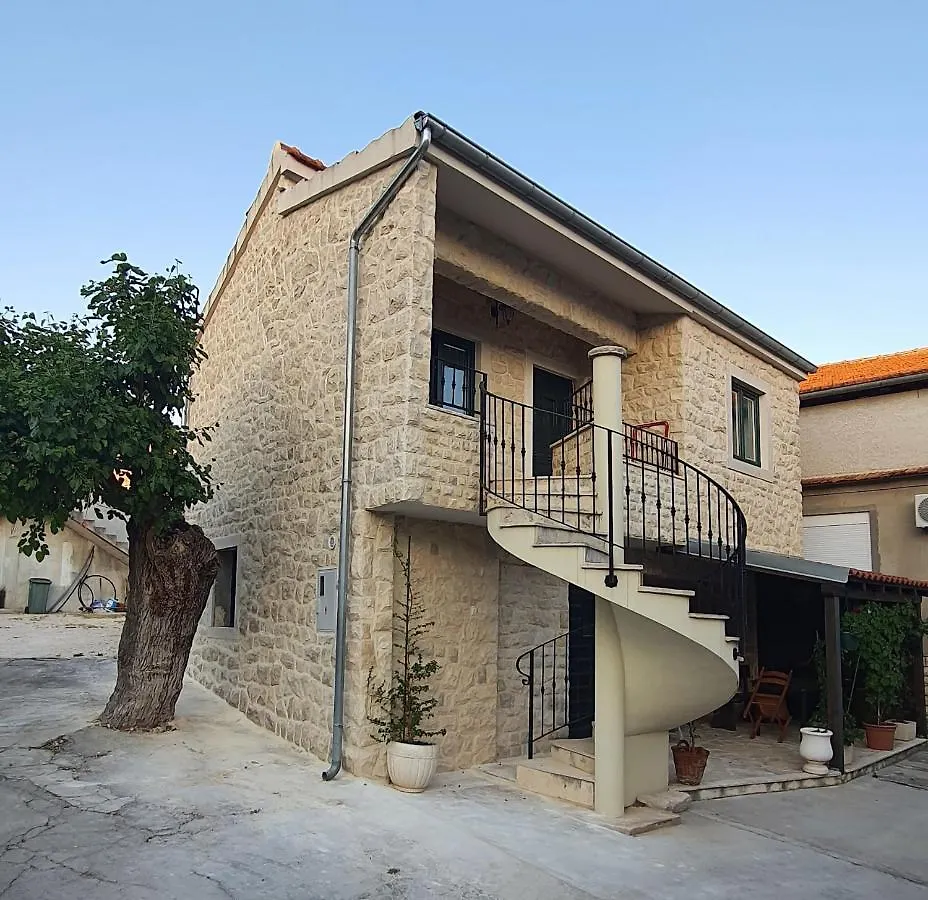 Holiday Home Jakov ビビニェ クロアチア