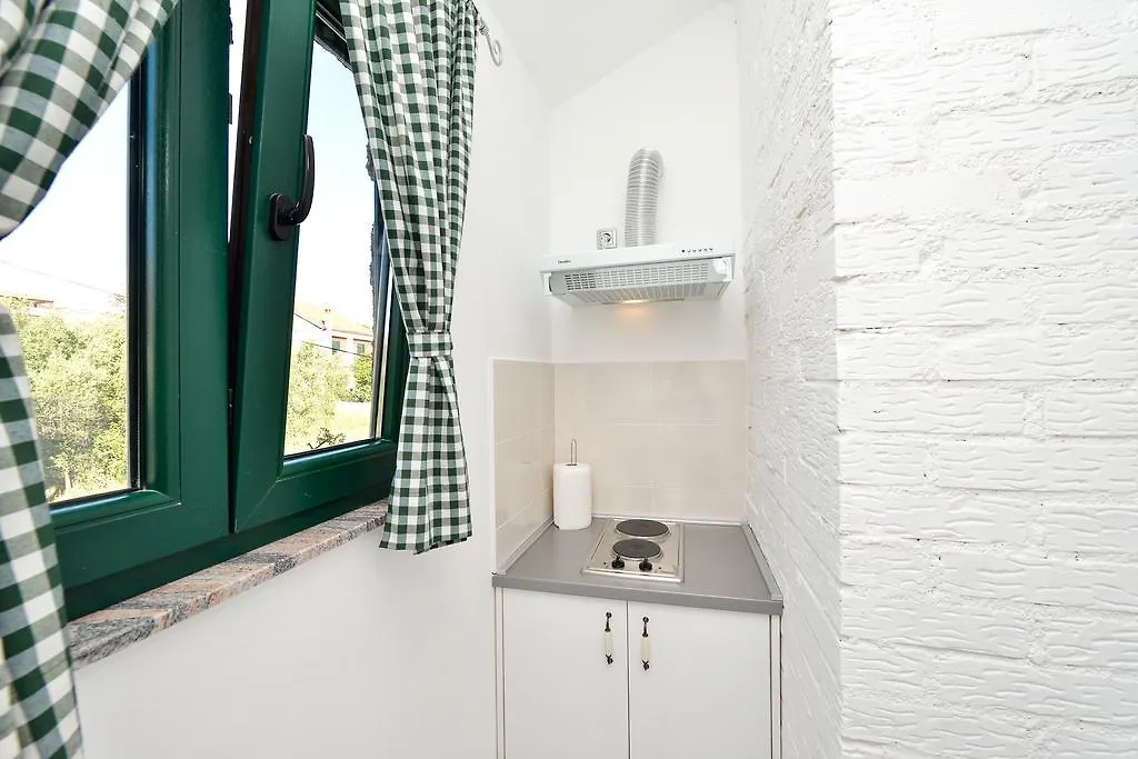 Holiday Home Jakov ビビニェ