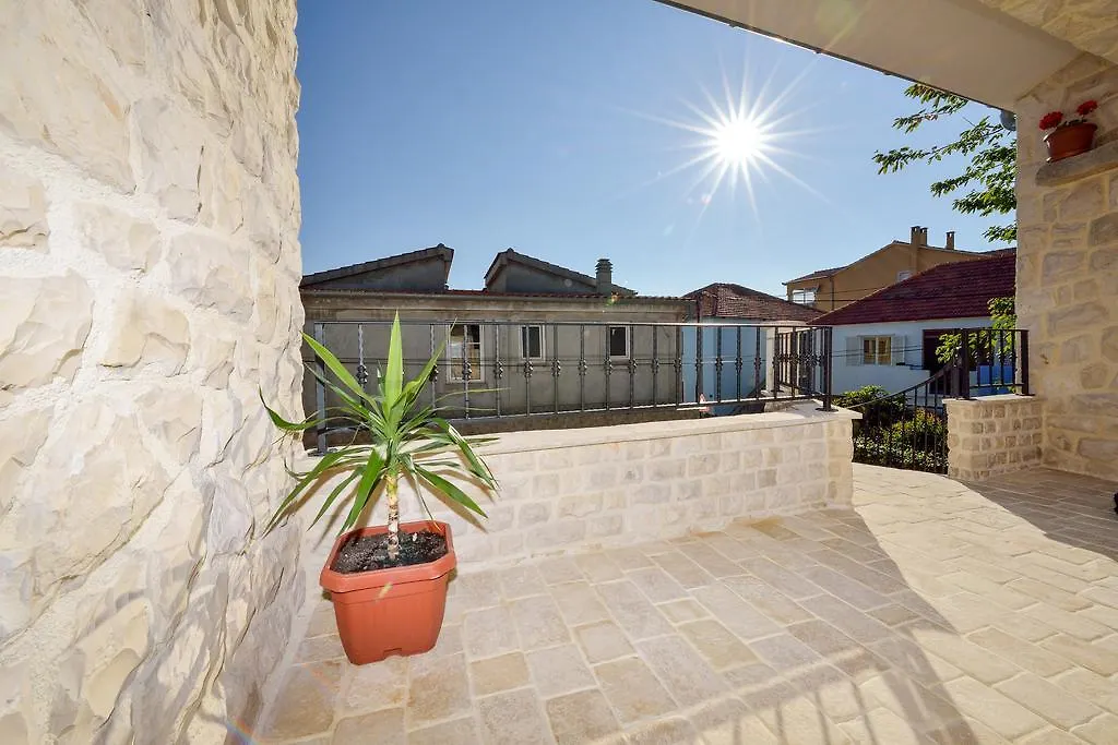 Holiday Home Jakov ビビニェ